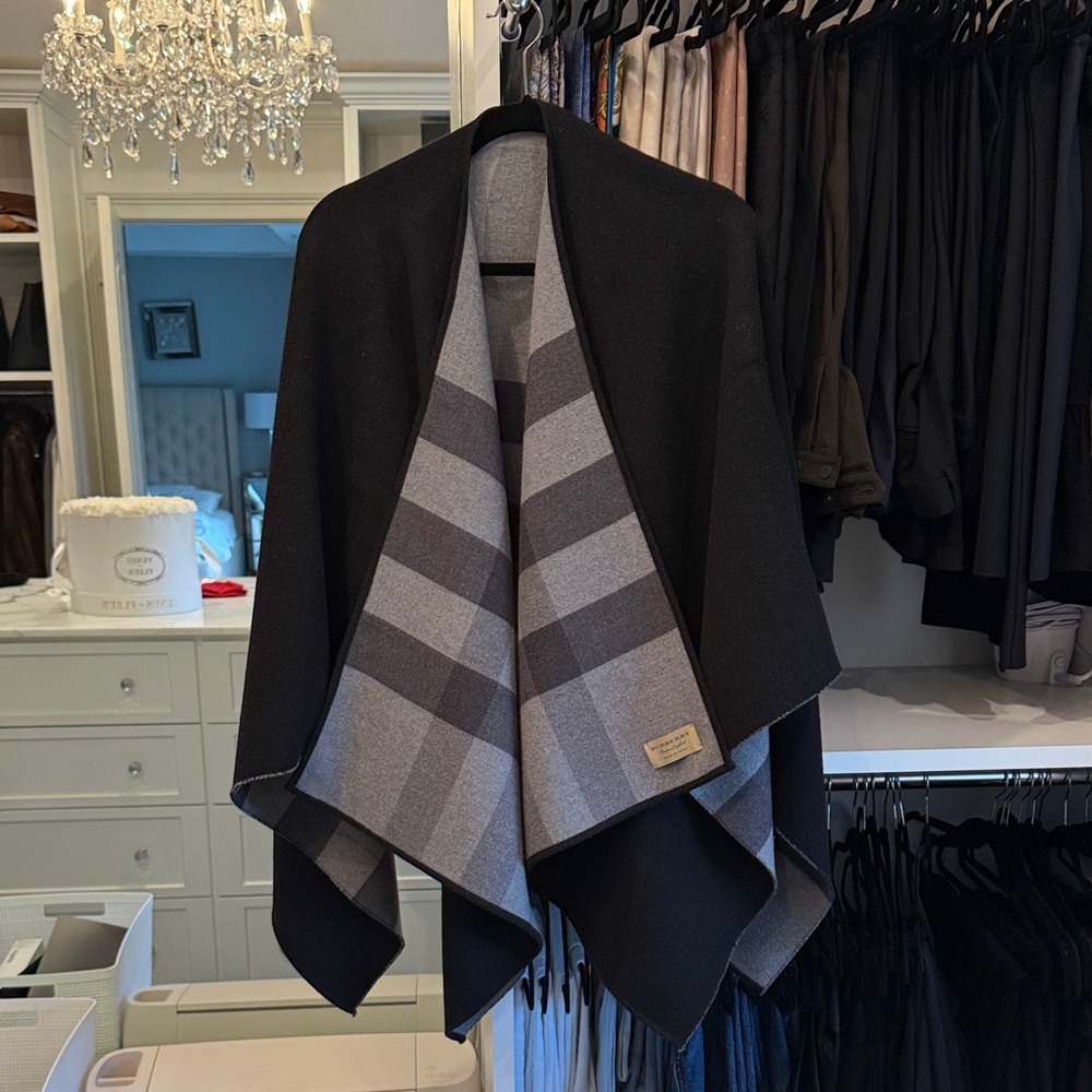Burberry wool and cashmere poncho